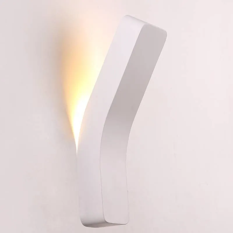 Modern Plain Metal Wall Lamp with LED Bulbs