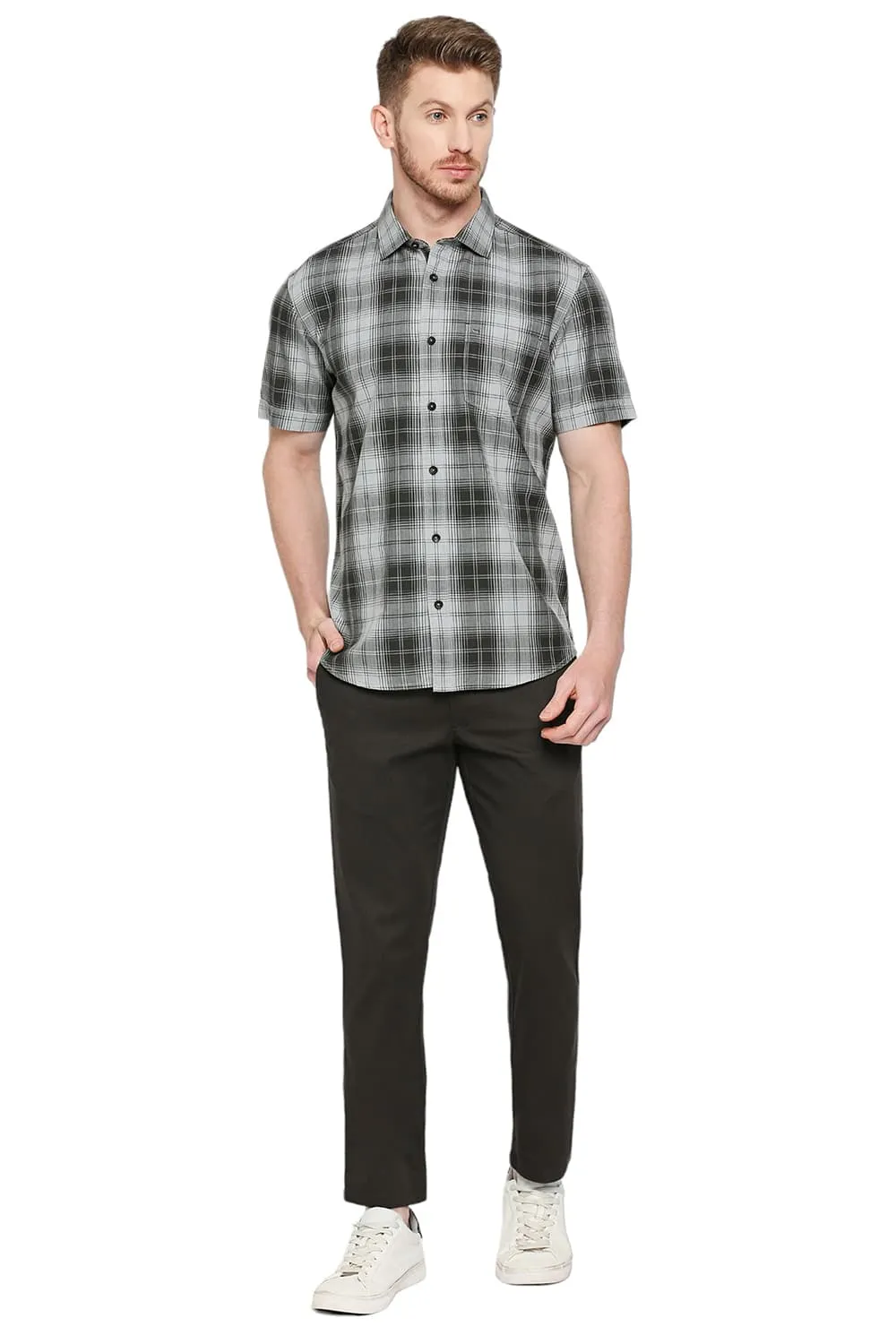 Slim Fit Cotton Herringbone Twill Checks Halfsleeves Shirt